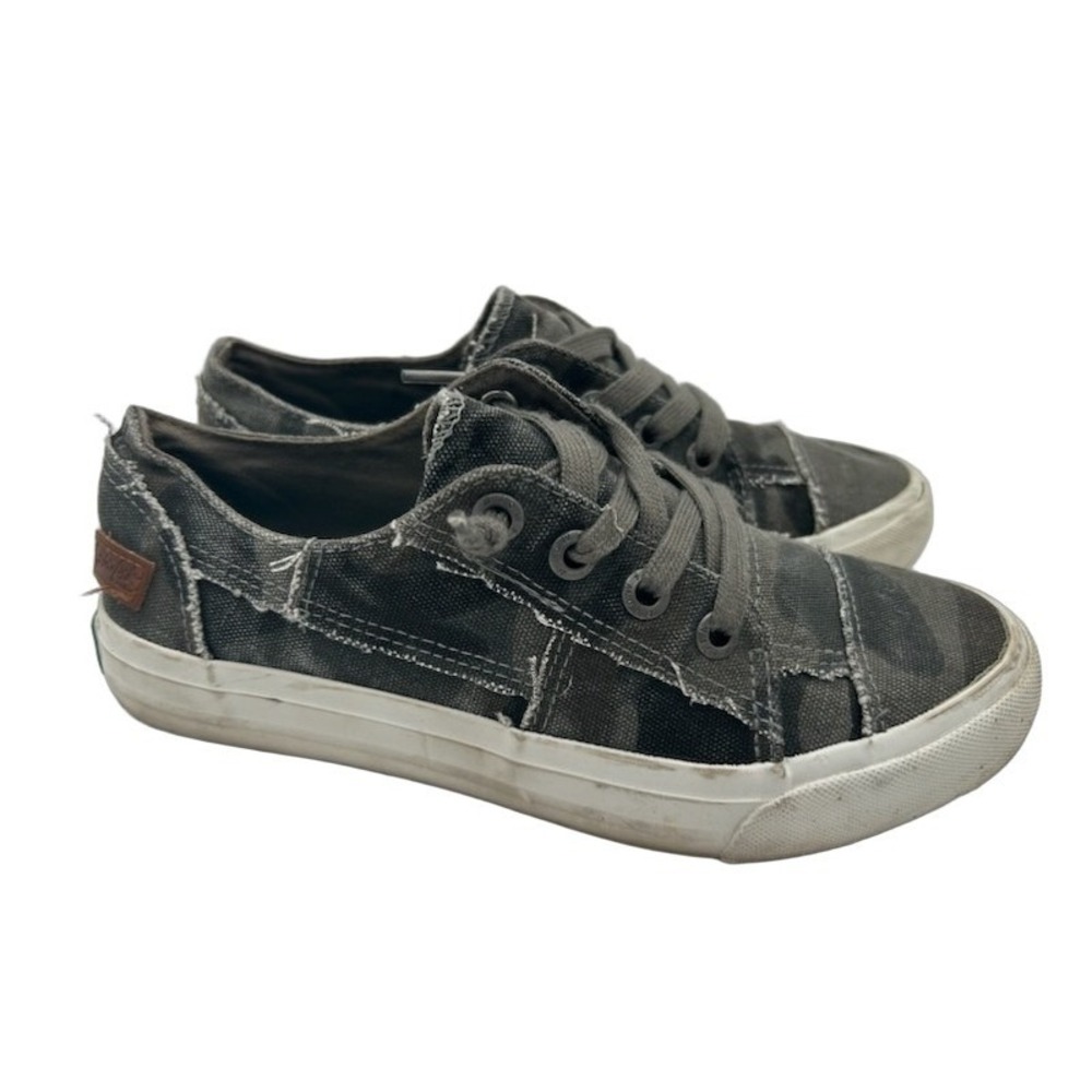 Blowfish Malibu Play Sneakers Women's Size 7.5 Gray Camo Distressed Tennis Shoes